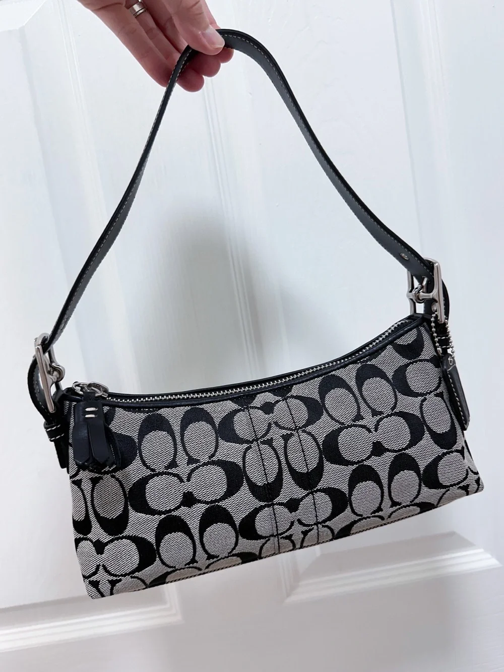 Coach Hamptons Baguette Shoulder Bag Black & Grey Signature Jacquard Canvas Y2K